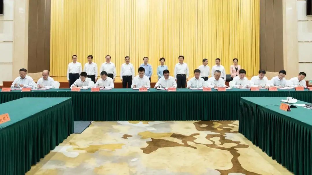 上海市长龚正莅临上海永进电缆集团招聘展位—上进电缆积极参与沪遵扶贫协作！